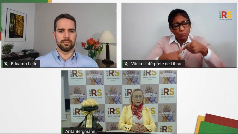 Imagem da live com o Governador Leite, Secret&aacute;ria Arita e a Interprete de Libras V&acirc;nia.  