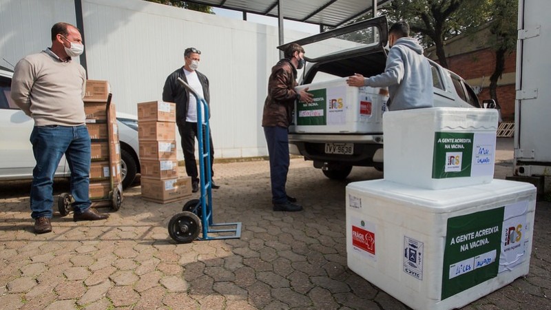 Secretaria Municipal de Saúde recebe doação de geladeiras da Enel Brasil,  como parte do Movimento Unidos Pela Vacina - Prefeitura de Teresópolis