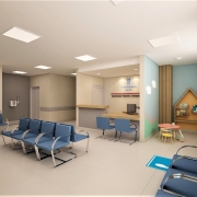 Imagem interna do hospital com cadeiras e, no canto direito, um espaço infantil com casinha, mesa e cadeiras. Um pouco à frente, um desenho com o símbolo do desenho universal. A imagem foi feita por computação gráfica.