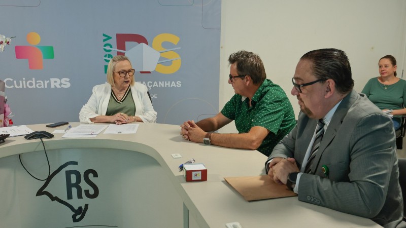 Secretária, prefeito e diretor do hospital