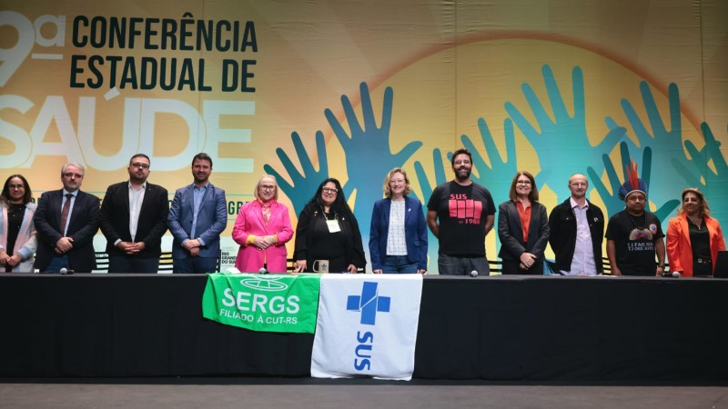 Mesa de abertura com 12 participantes