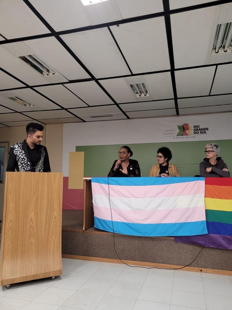Evento Dia do Orgulho LGBTQIA+ no auditório do CAFF