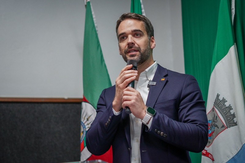 Eduardo Leite fala na Santa Casa de Rio Grande