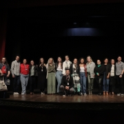 Equipe da 3ª Coordenadoria Regional de Saúde e palestrantes na frente do palco.