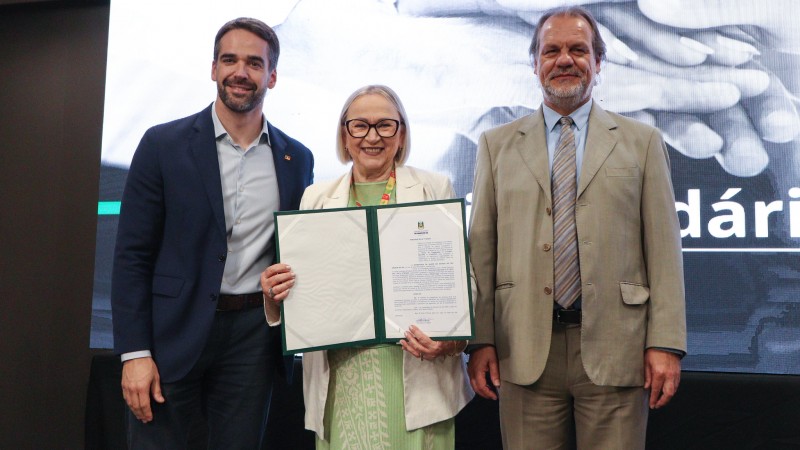 Documento foi assinado pelo governador Eduardo Leite, secretária da Saúde, Arita Bergmann, e o desembargador Alberto Delgado.