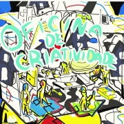 Arte gráfica da exposição é um desenho abstrato colorido que traz o nome Oficina de Criatividade no meio, em letras maiúsculas na cor verde.