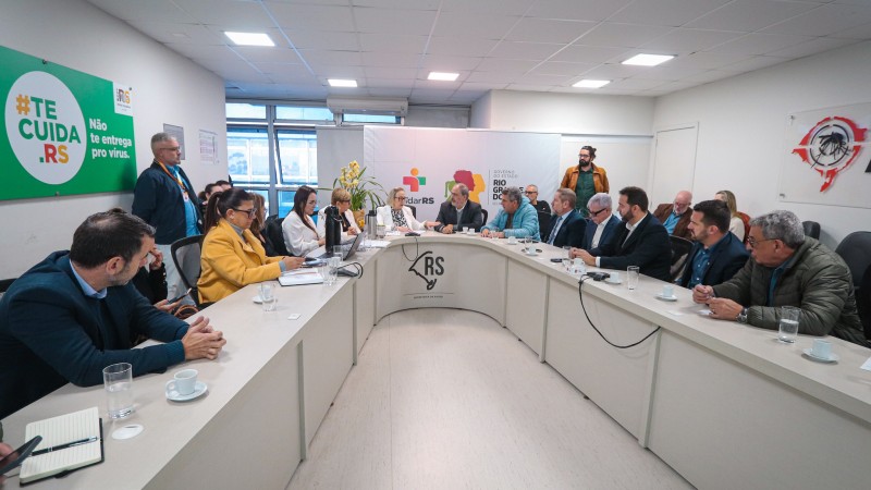Debate tratou de novos repasses, abertura de leitos e estratégias para enfrentar a sobrecarga hospitalar no inverno