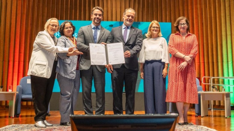 Assinatura contou com a presen&ccedil;a do governador Eduardo Leite e do presidente do TJRS, desembargador Alberto Delgado Neto