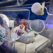 Nirsevimabe substitui anticorpo palivizumabe, que era eleg&iacute;vel para prematuros abaixo de 29 semanas de gesta&ccedil;&atilde;o.