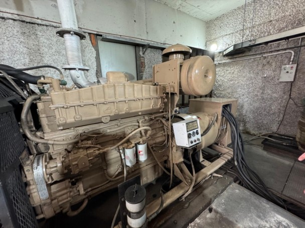 Equipamentos antigos da subestação de energia do Hospital Geral de Caxias do Sul antes da substituição financiada pelo Estado