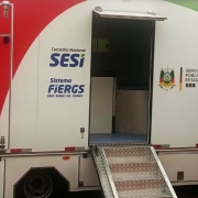 Imagem mostra a parte externa da unidade m&oacute;vel 