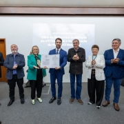 Eduardo Leite e Arita Bergmann (&agrave; esquerda do governador) participaram do ato de assinatura nesta ter&ccedil;a (20)